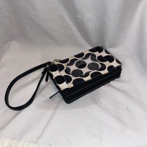 THIRTY ONE black and white polka dot wristlet